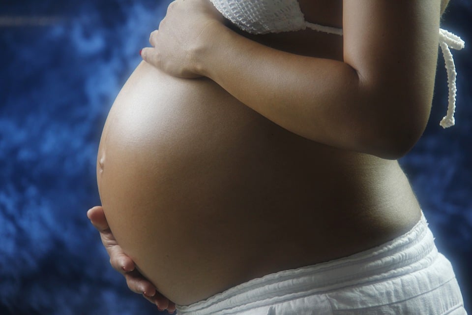 Après un avortement thérapeutique, un bébé handicapé naît vivant