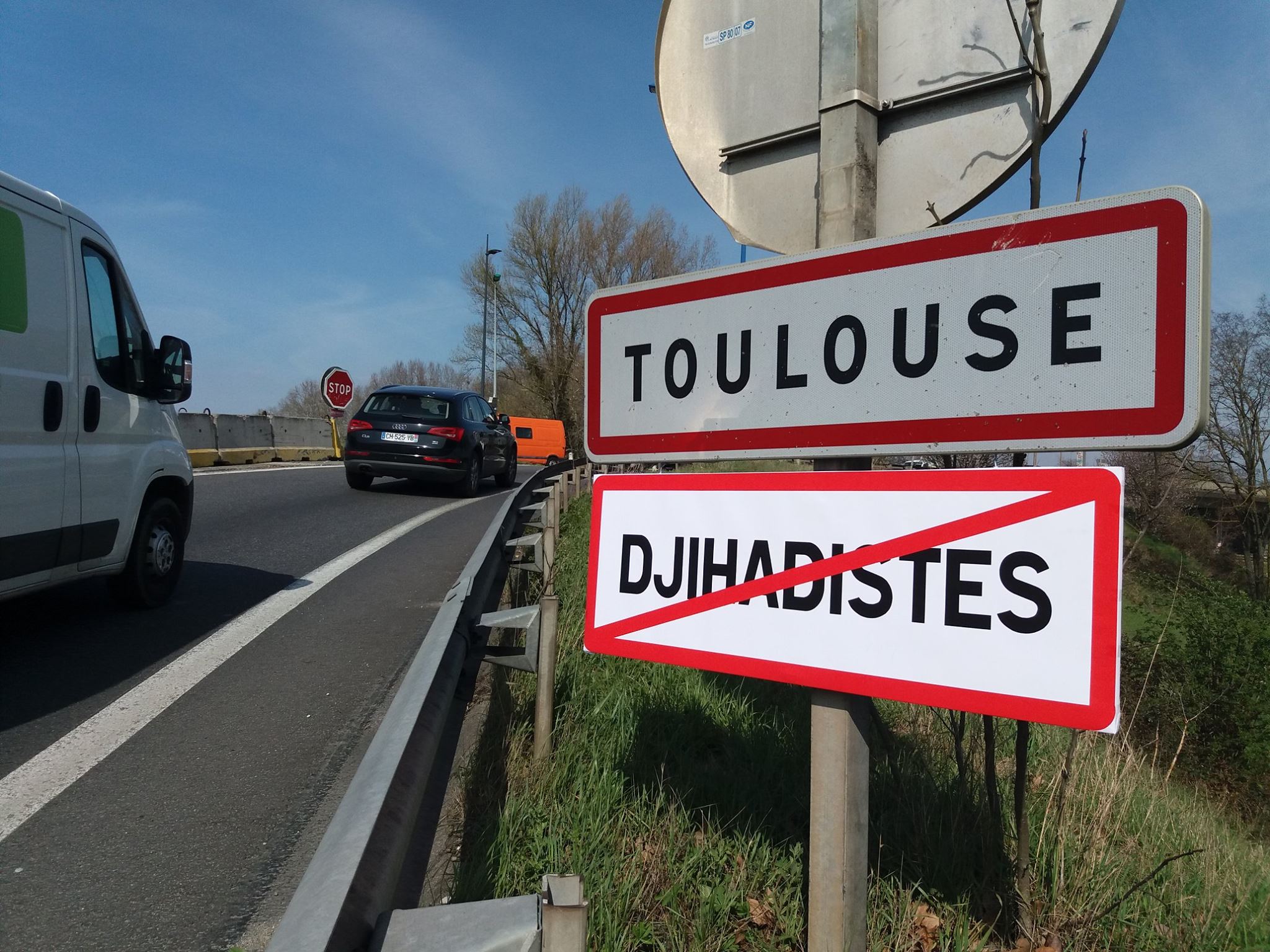 Panneaux anti-djihadistes : Le Parquet ouvre une enquête pour incitation à la haine raciale